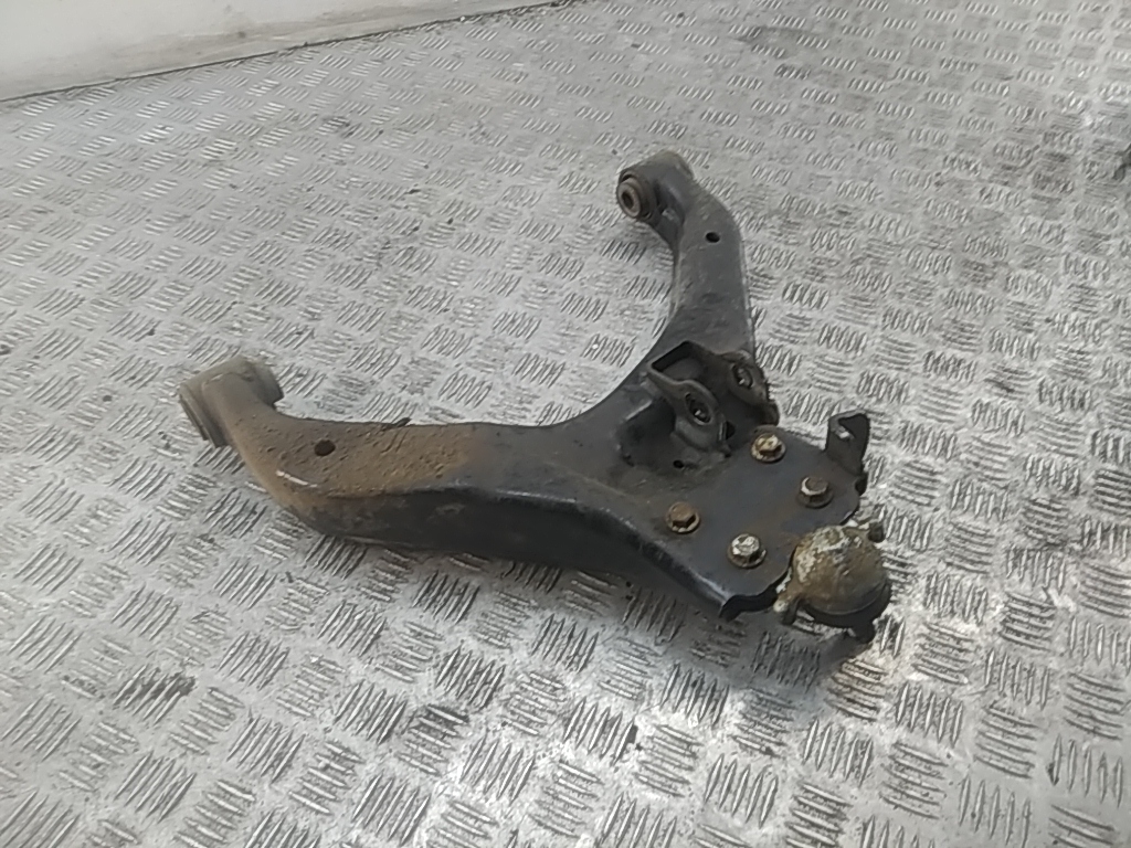 Рычаг передний нижний правый