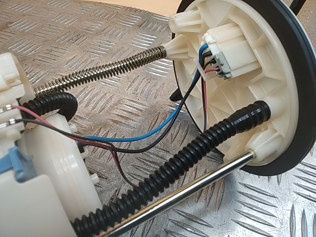 Насос топливный электрический