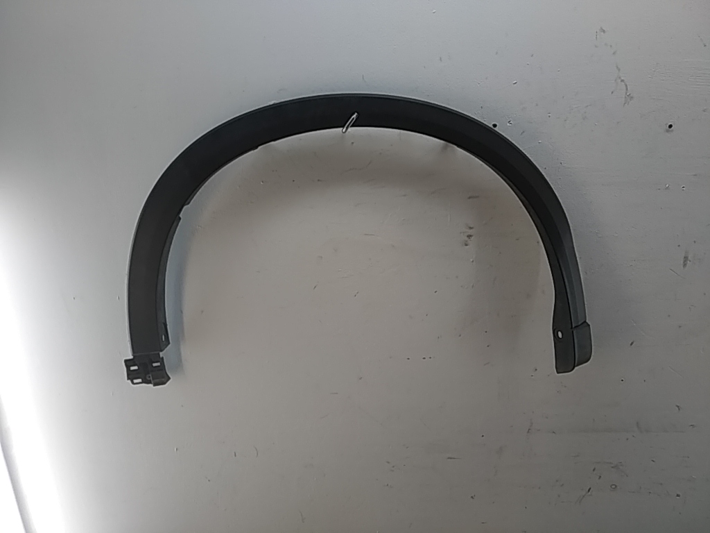 Накладка переднего крыла правого