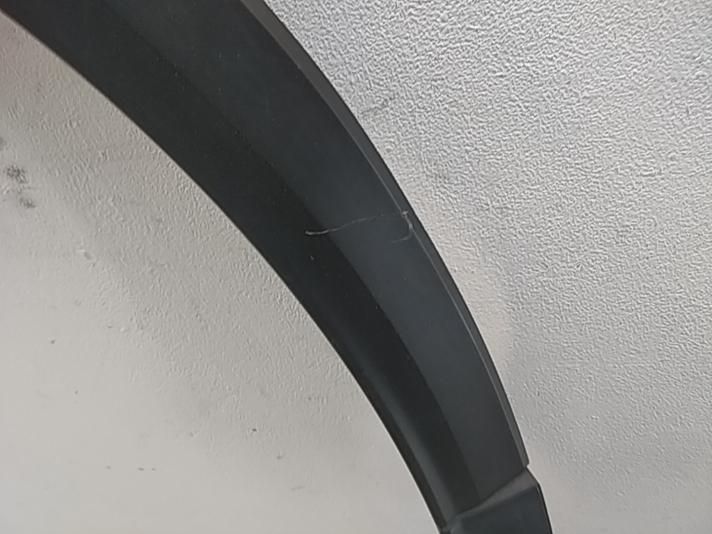 Накладка переднего крыла правого