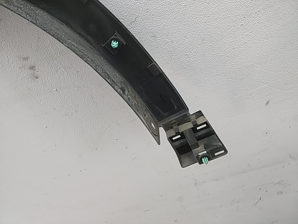 Накладка переднего крыла правого