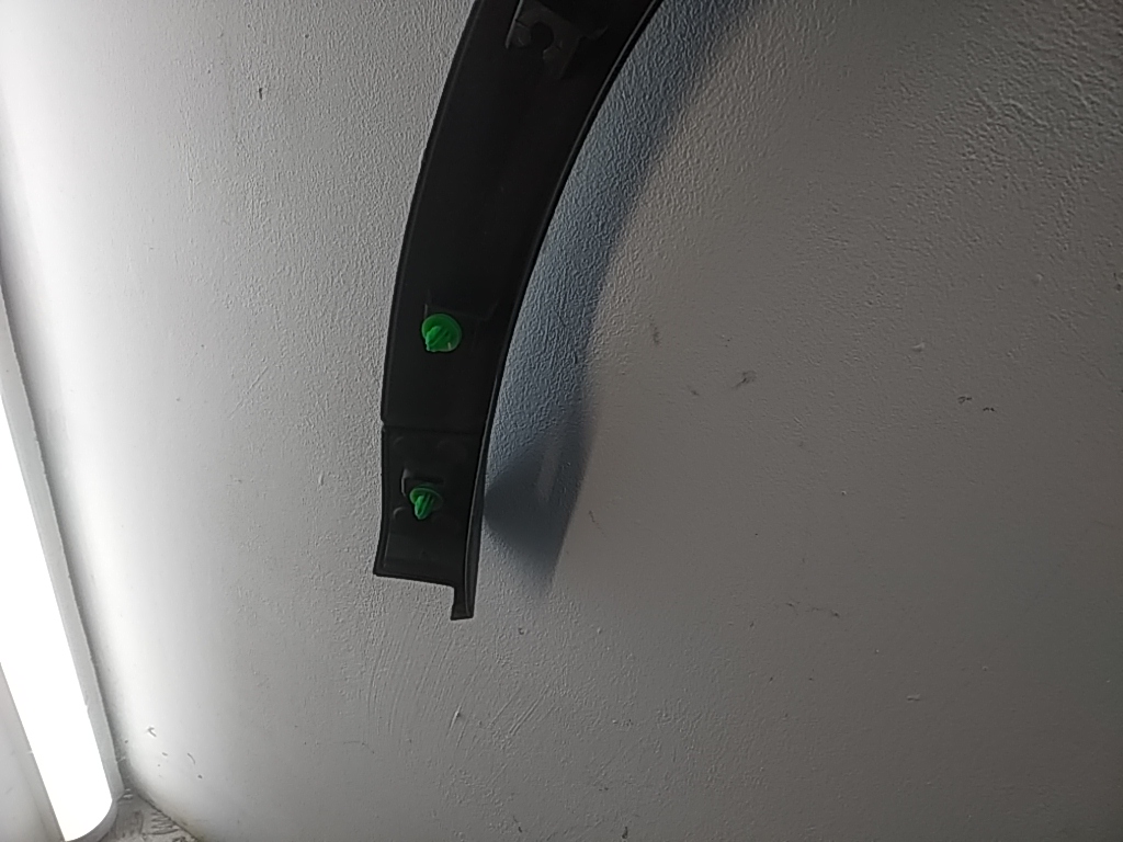 Накладка переднего крыла правого