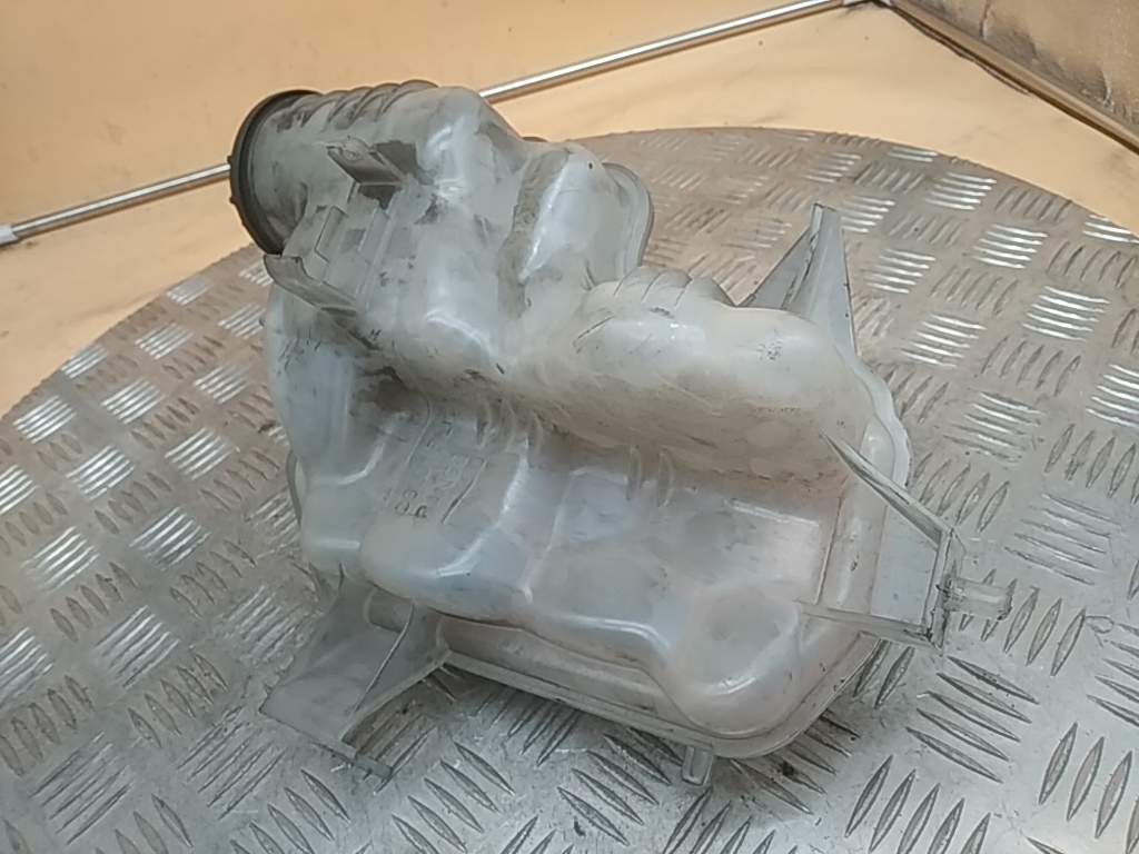 Бачок расширительный