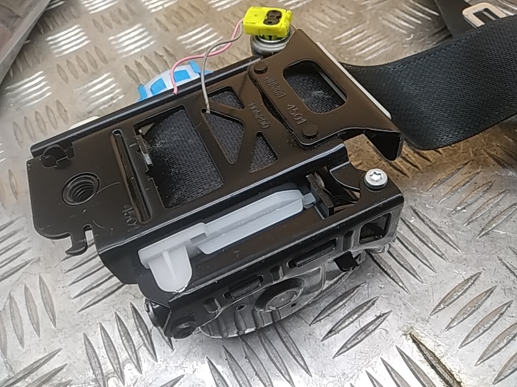 Ремень безопасности с пиропатроном