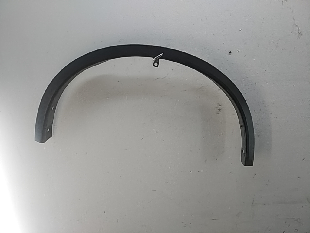 Накладка переднего крыла правого