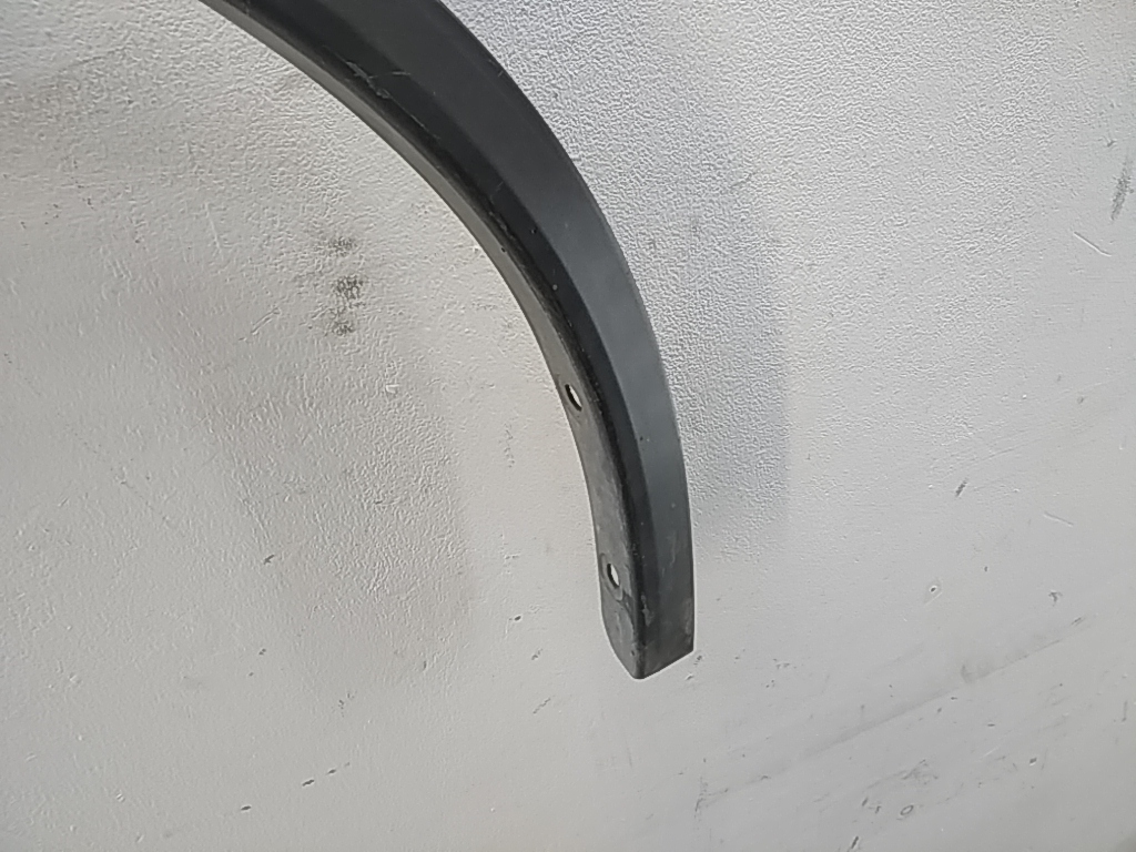 Накладка переднего крыла правого