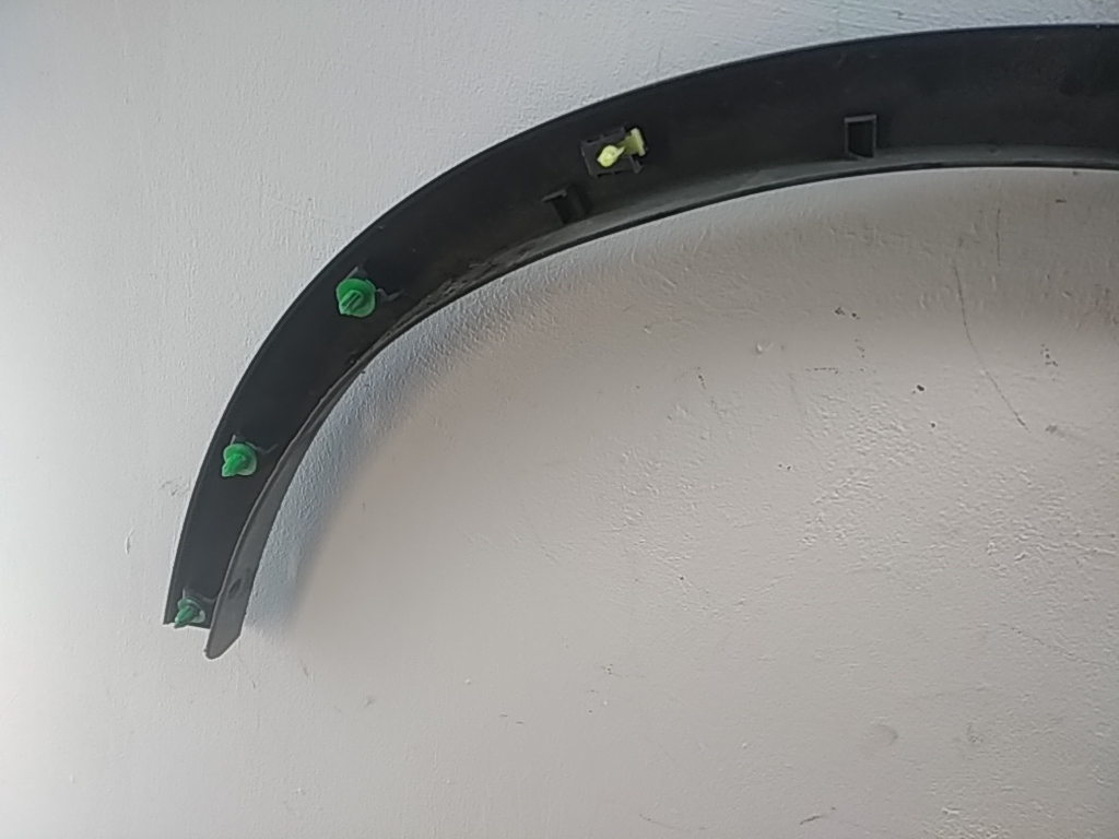 Накладка переднего крыла правого