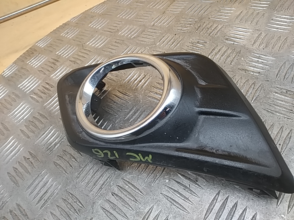 Рамка противотуманной фары левой