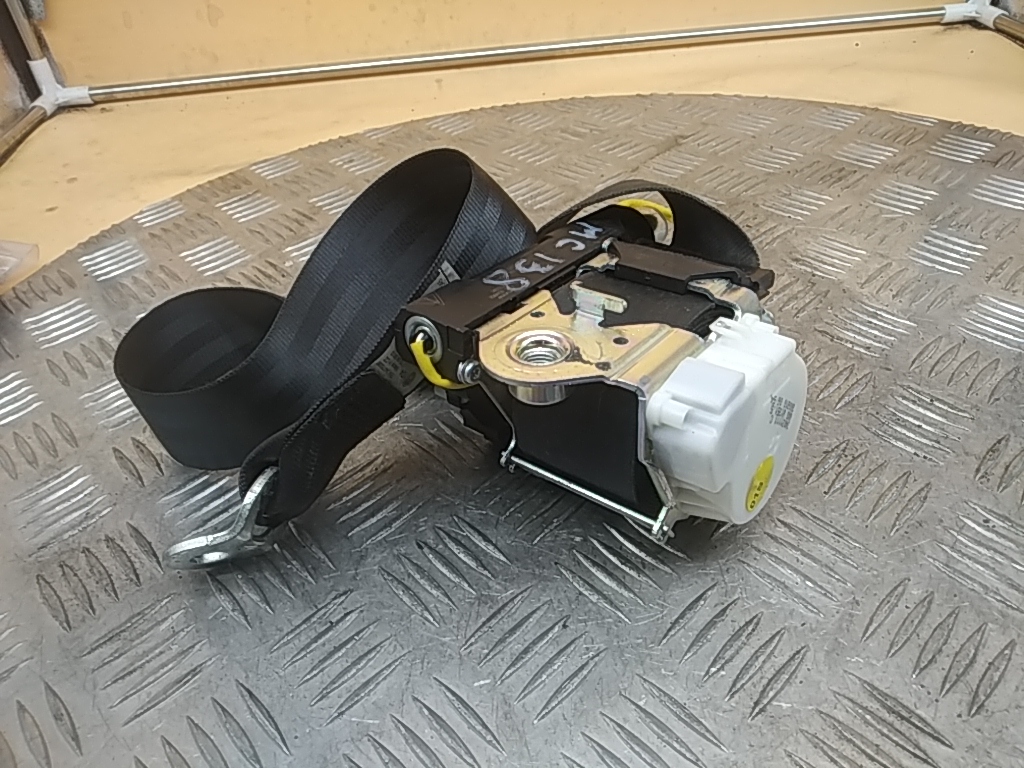 Ремень безопасности с пиропатроном