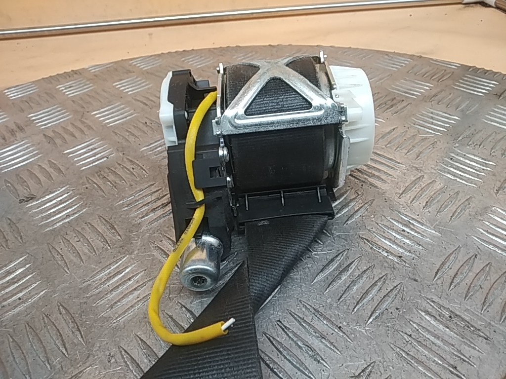 Ремень безопасности с пиропатроном