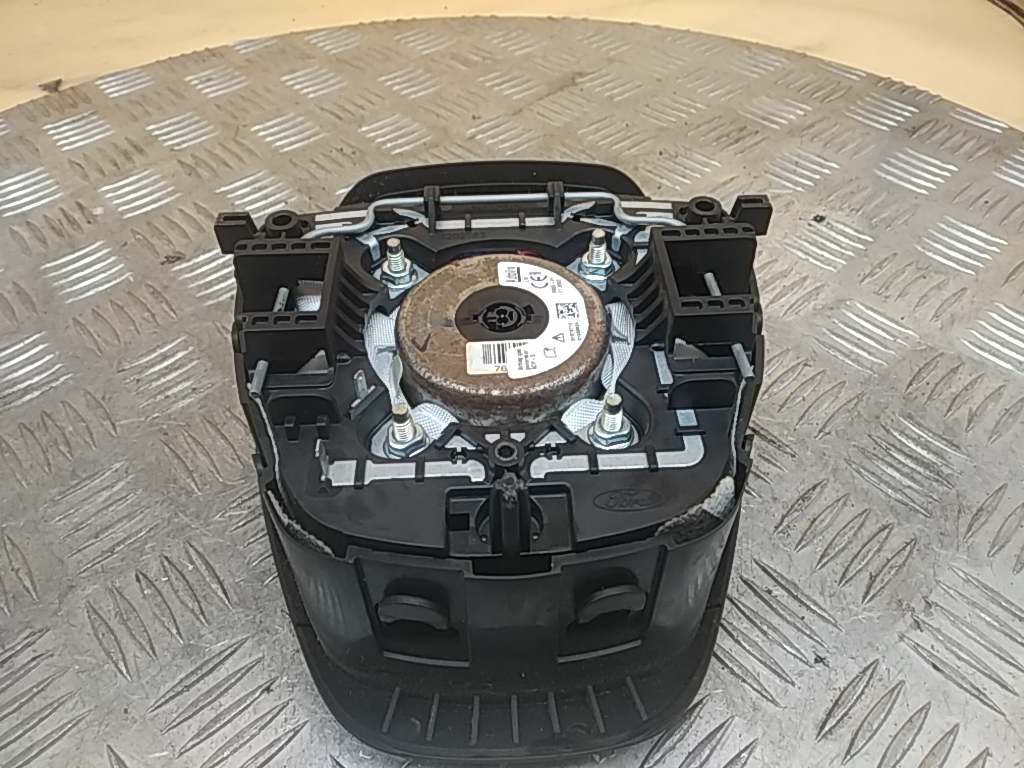 Подушка безопасности в рулевое колесо