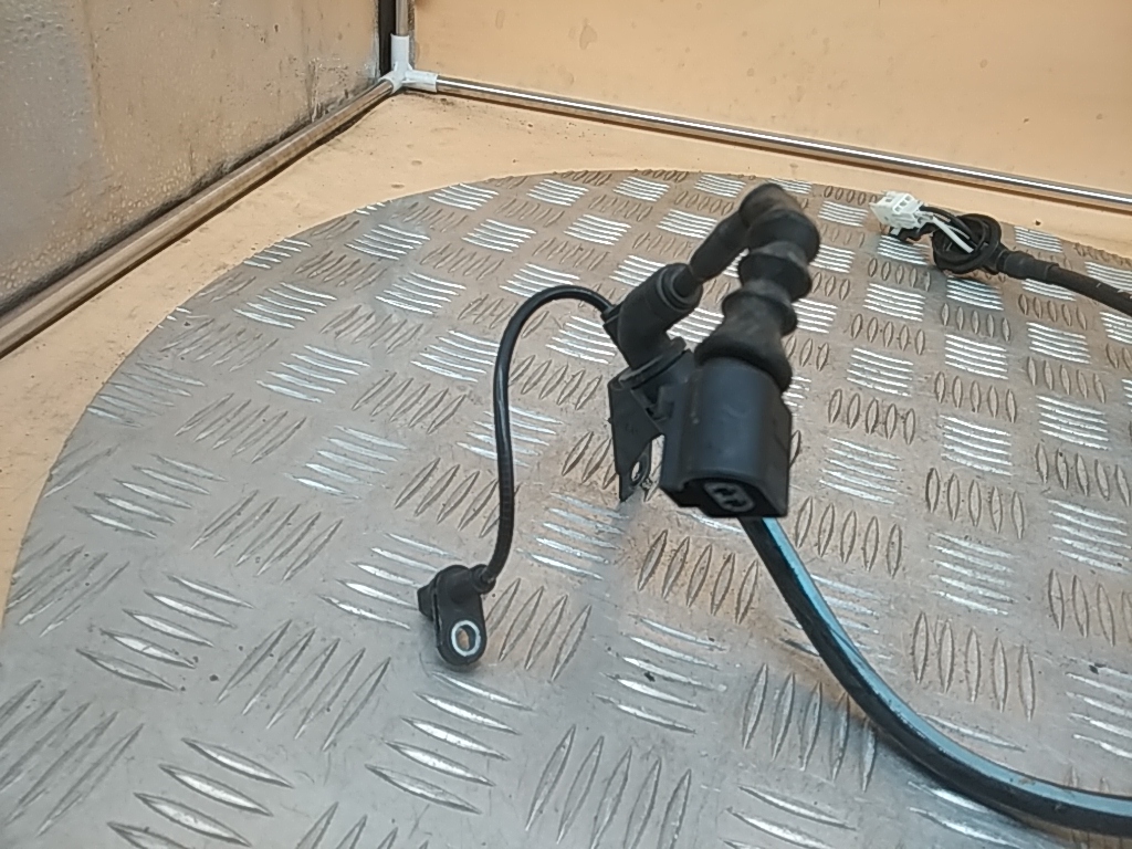 Датчик ABS задний левый