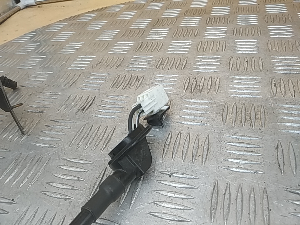 Датчик ABS задний левый