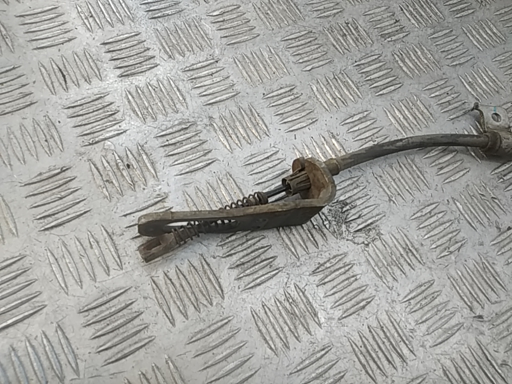 Трос стояночного тормоза левый