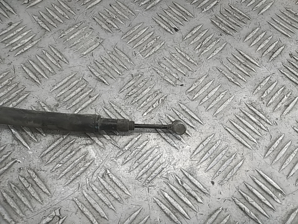 Трос стояночного тормоза левый