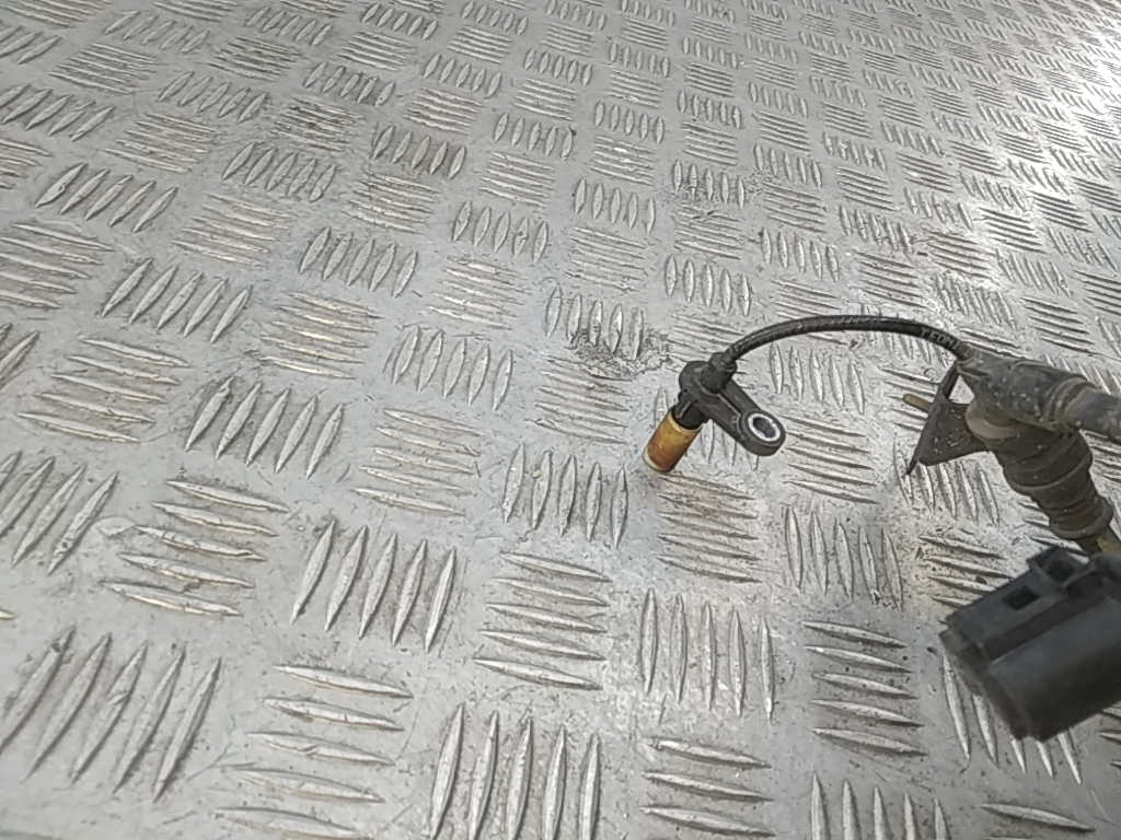 Датчик ABS задний левый