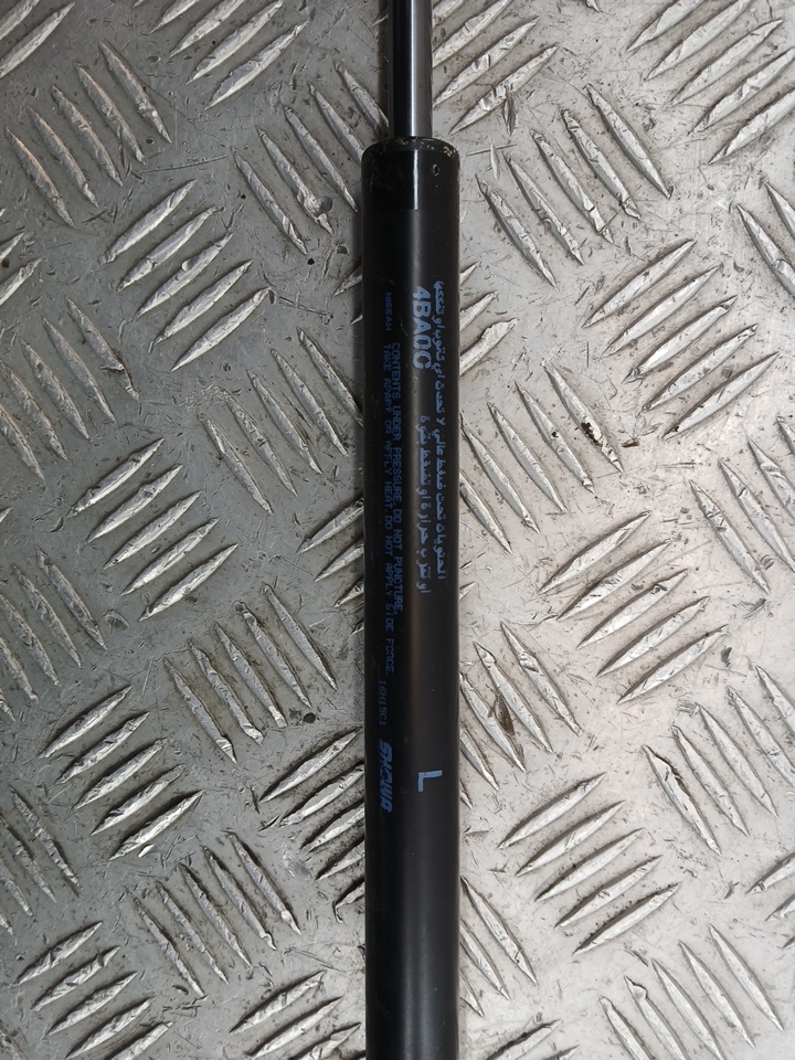 Амортизатор крышки багажника