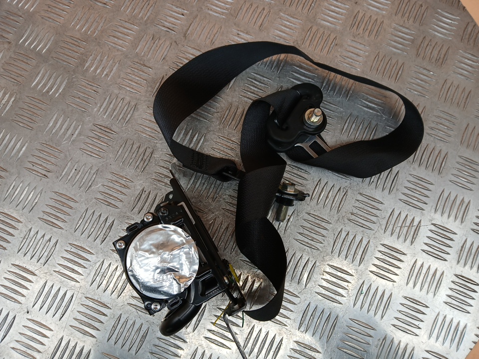 Ремень безопасности