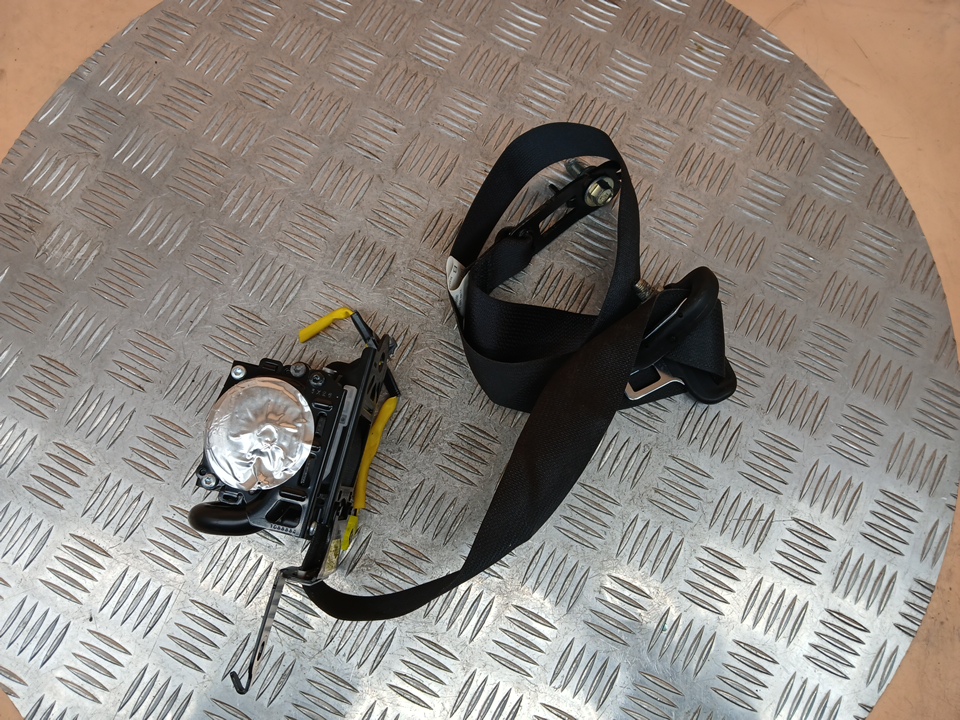 Ремень безопасности