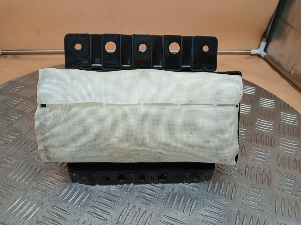 Подушка безопасности пассажирская (в торпедо)