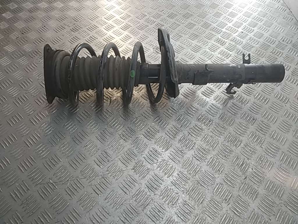 Амортизатор передний правый