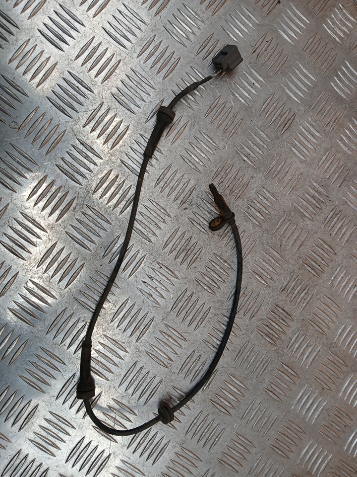 Датчик ABS передний правый