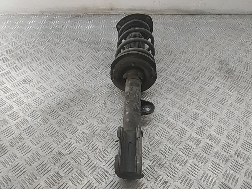 Амортизатор передний правый