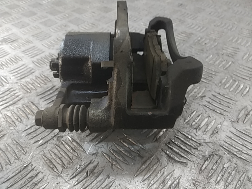 Суппорт передний левый