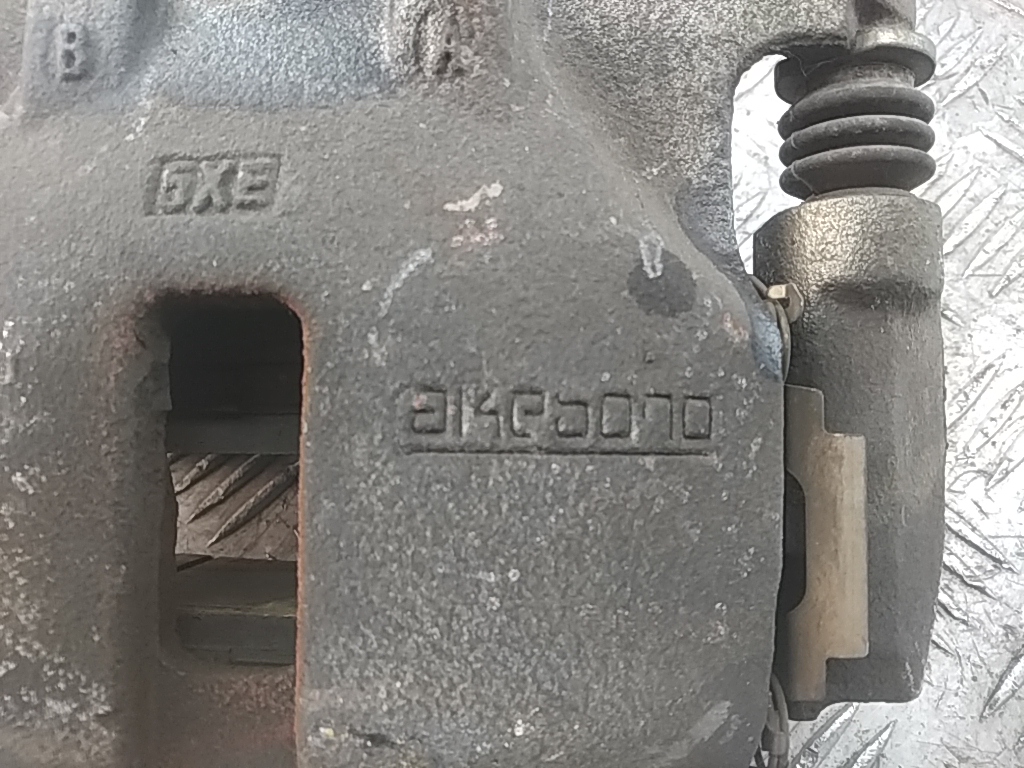 Суппорт передний левый