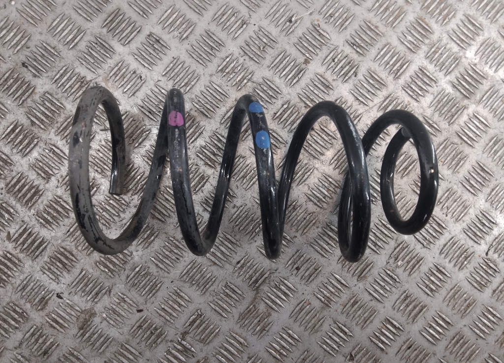 Пружина передняя левая