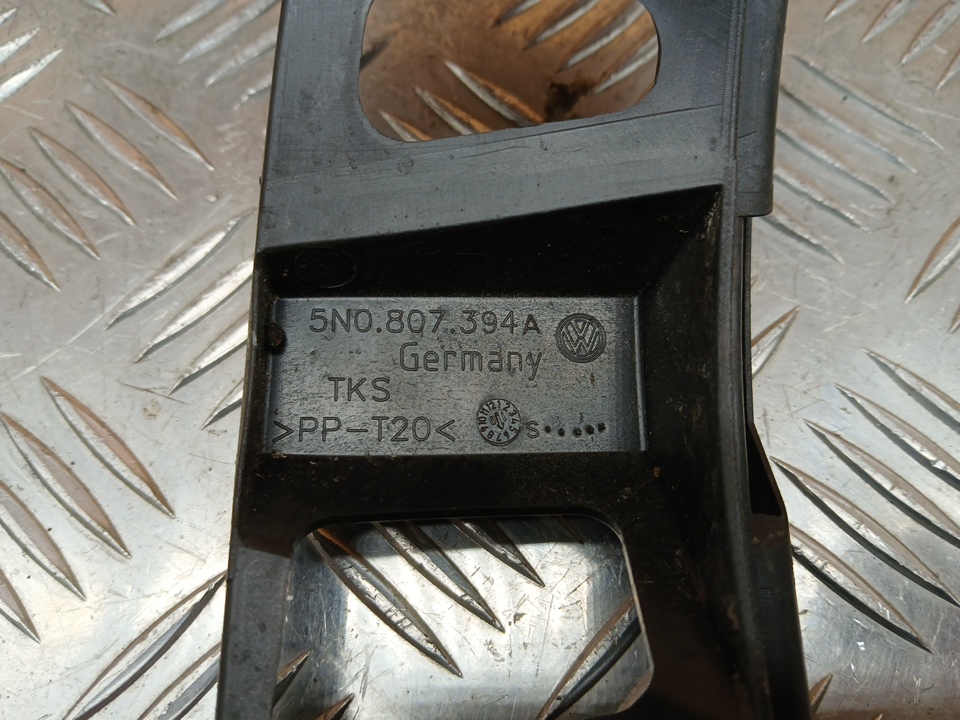 Кронштейн заднего бампера правый