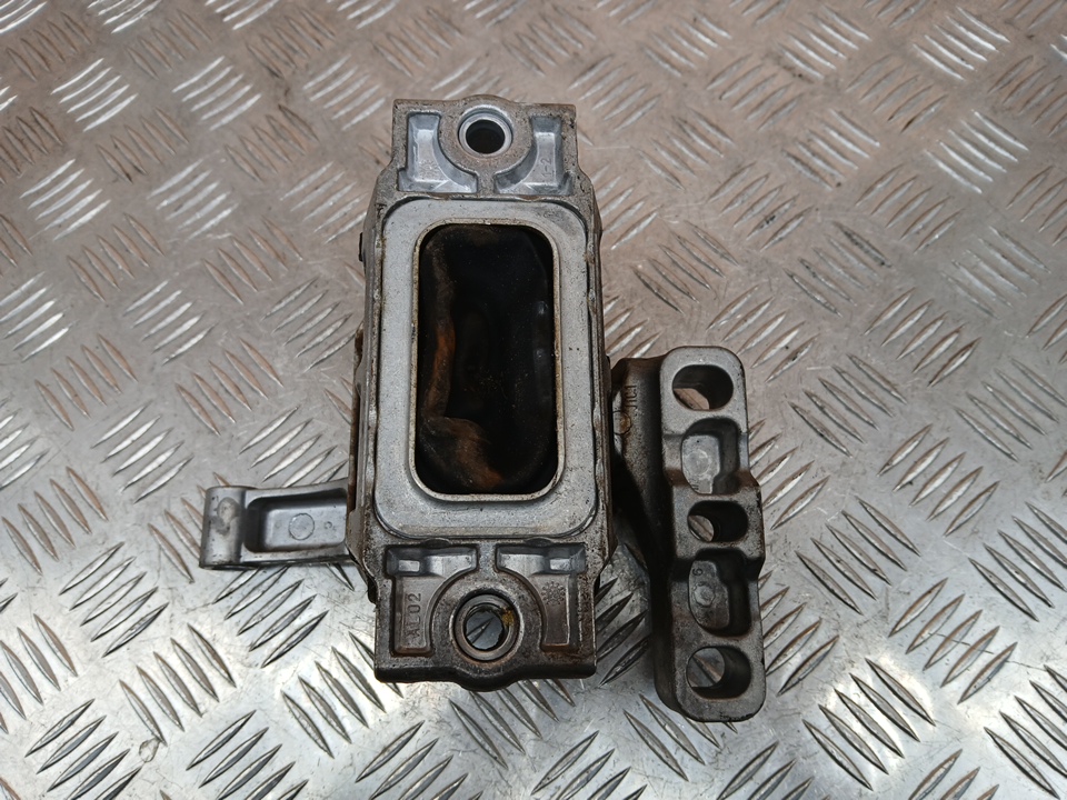 Опора двигателя