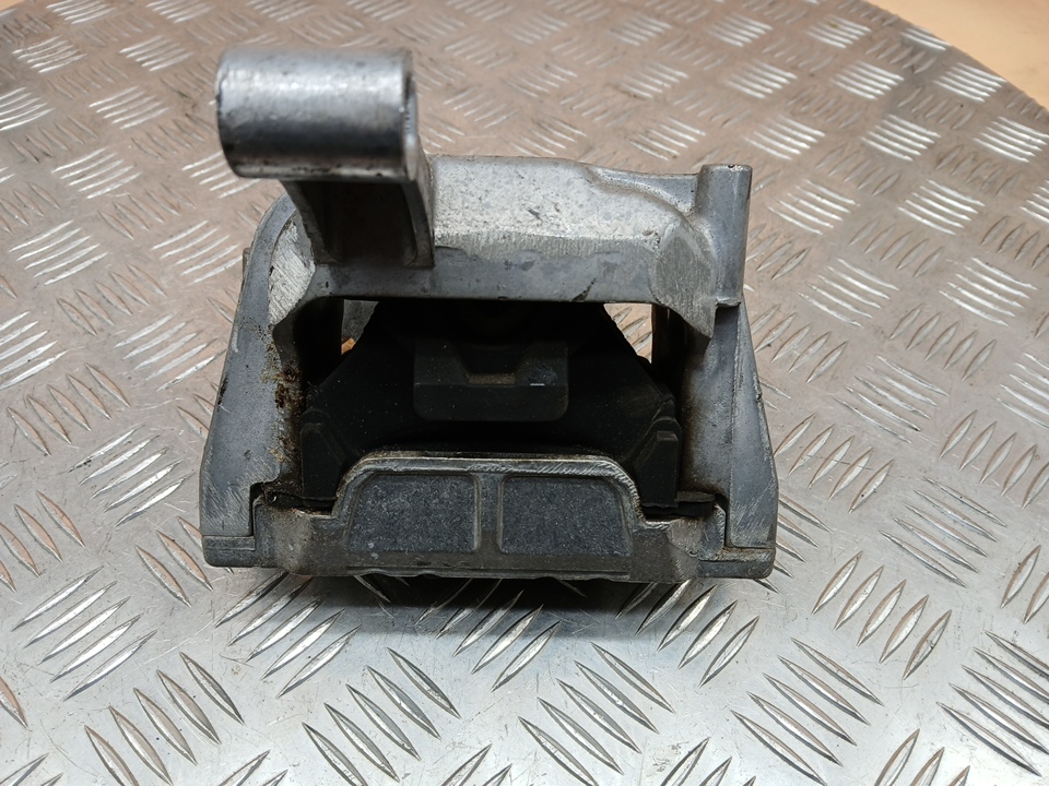 Опора двигателя