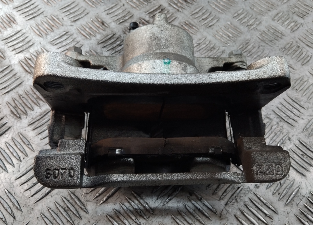 Суппорт передний левый