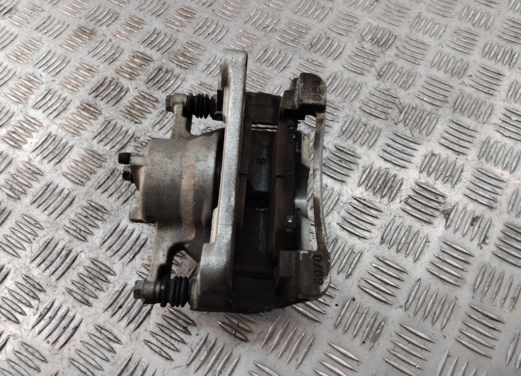 Суппорт передний правый