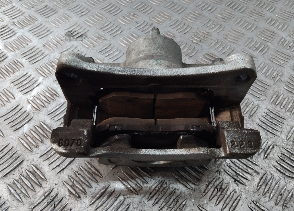 Суппорт передний правый