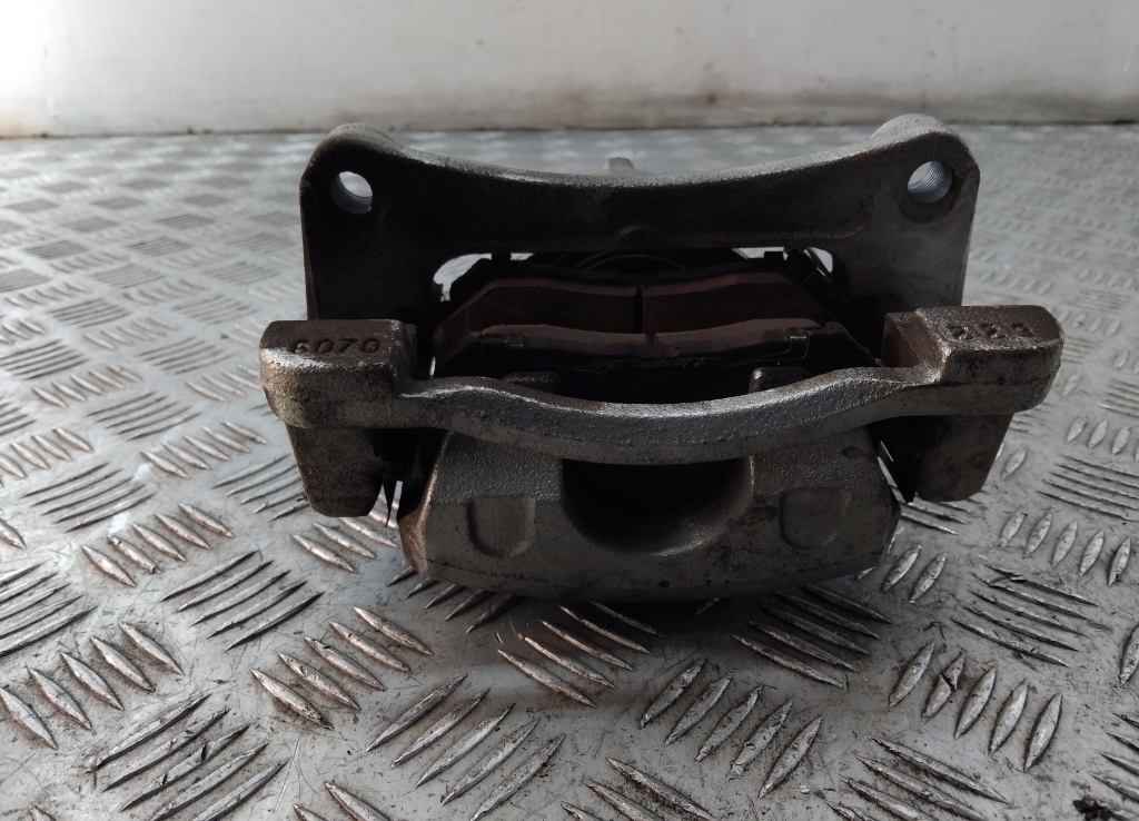 Суппорт передний правый