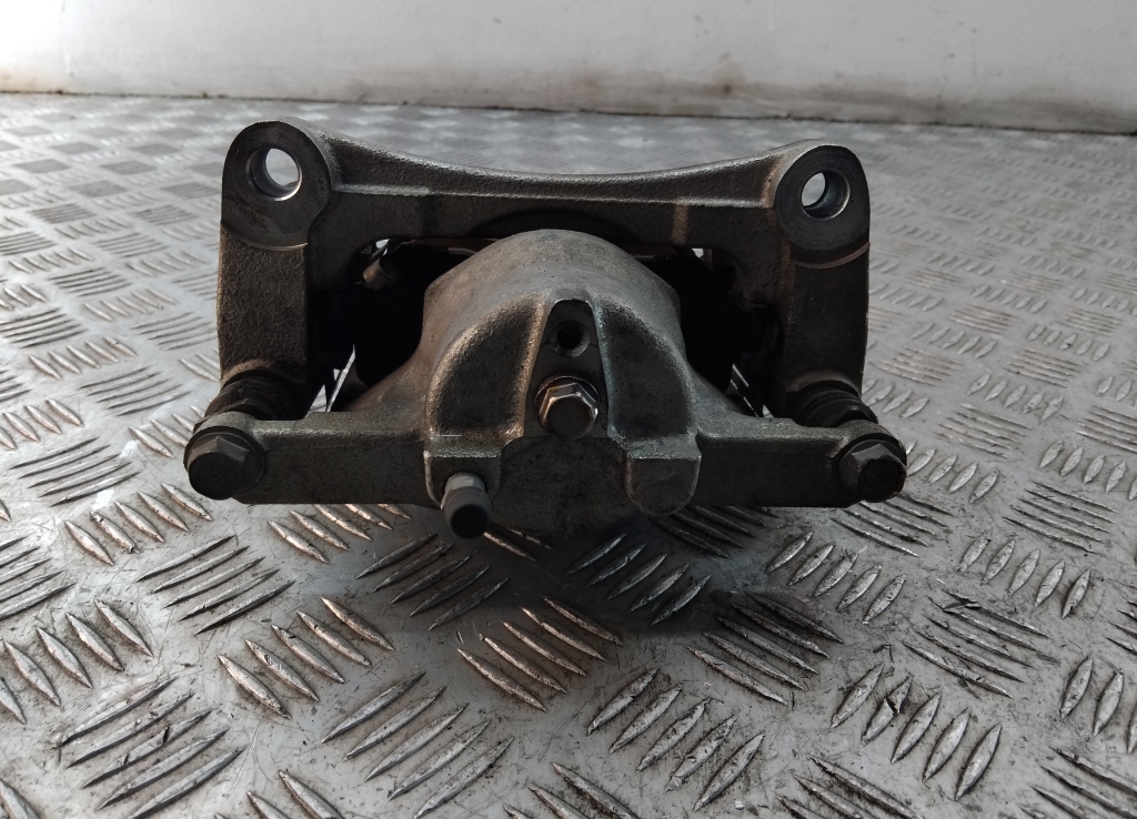 Суппорт передний правый