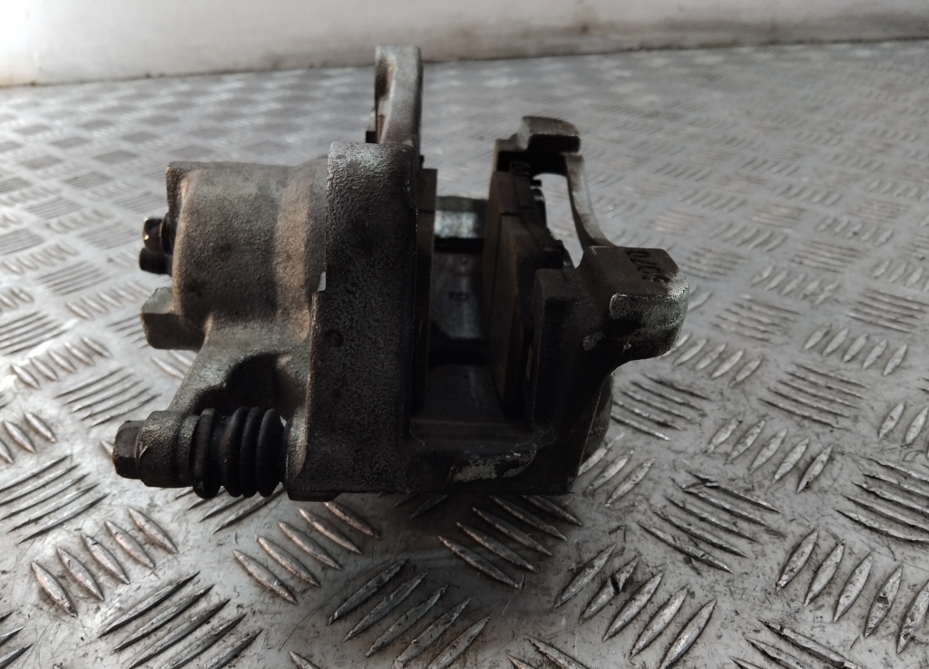 Суппорт передний правый