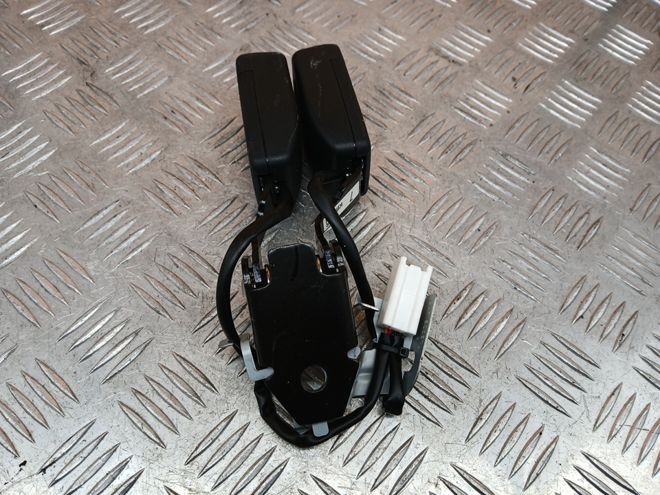 Ответная часть ремня безопасности