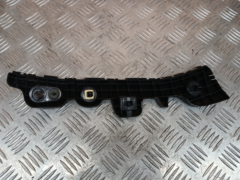 Кронштейн переднего бампера правый