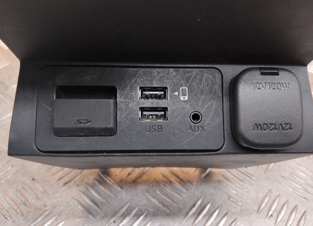 Гнездо AUX / USB IN для CX-5 (KF) 2017>