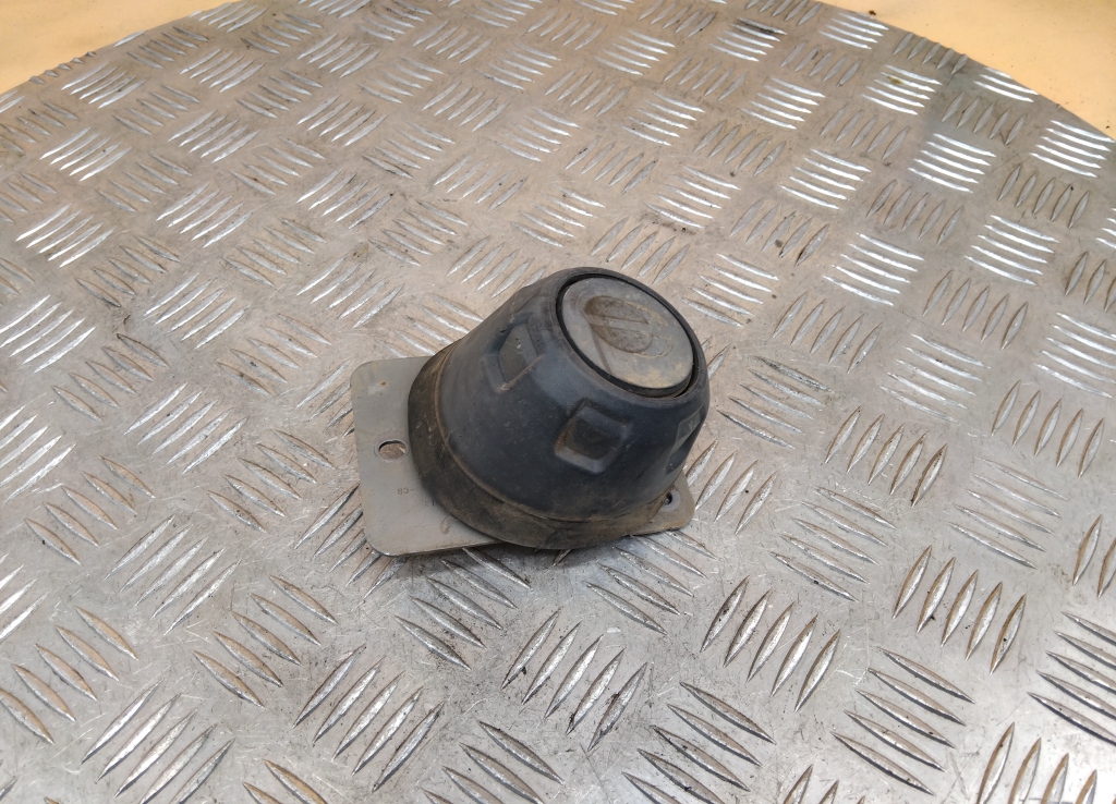 Отбойник крышки багажника