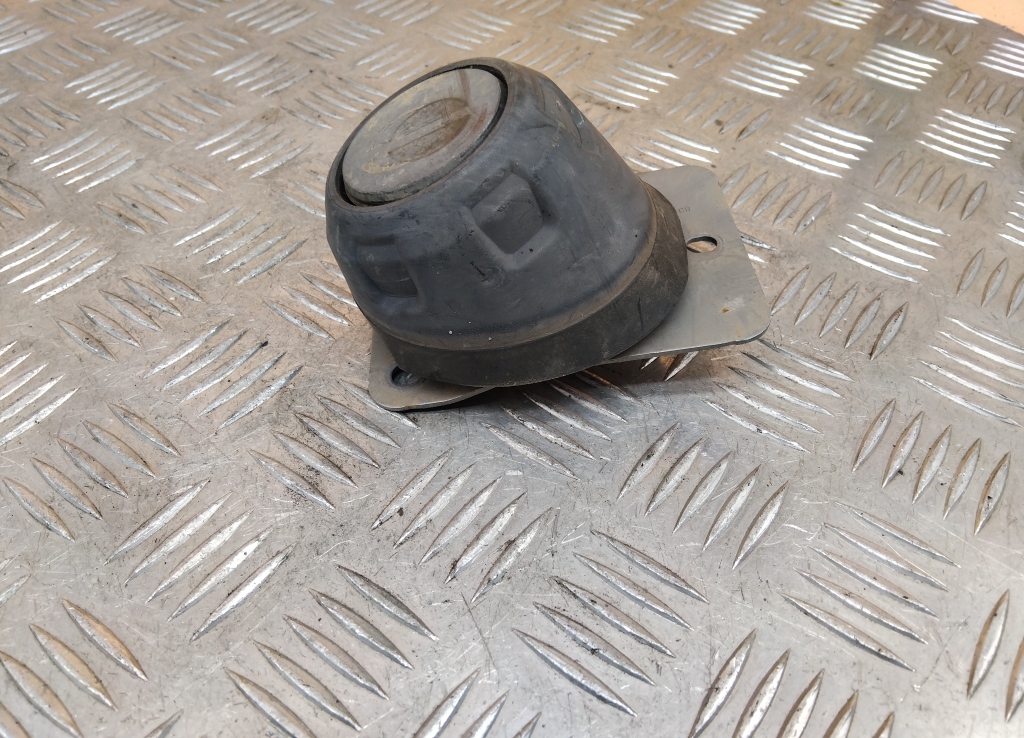 Отбойник крышки багажника