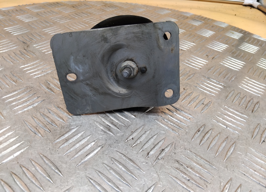 Отбойник крышки багажника