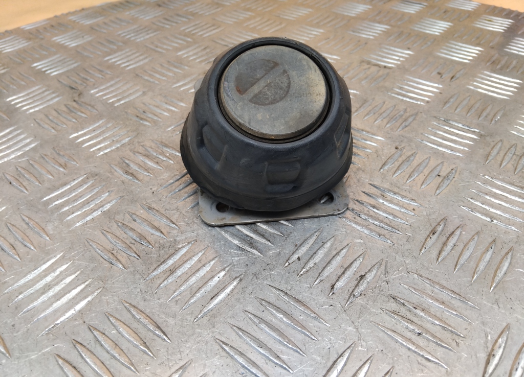 Отбойник крышки багажника