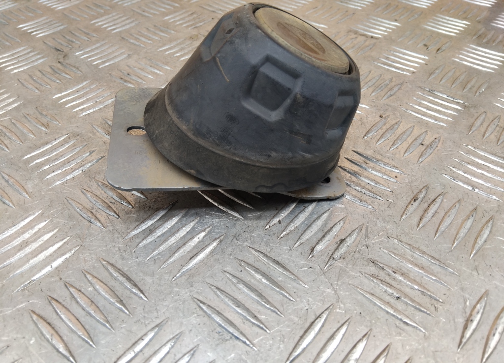 Отбойник крышки багажника