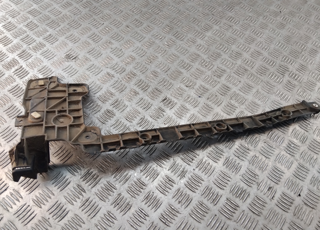 Кронштейн заднего бампера левый