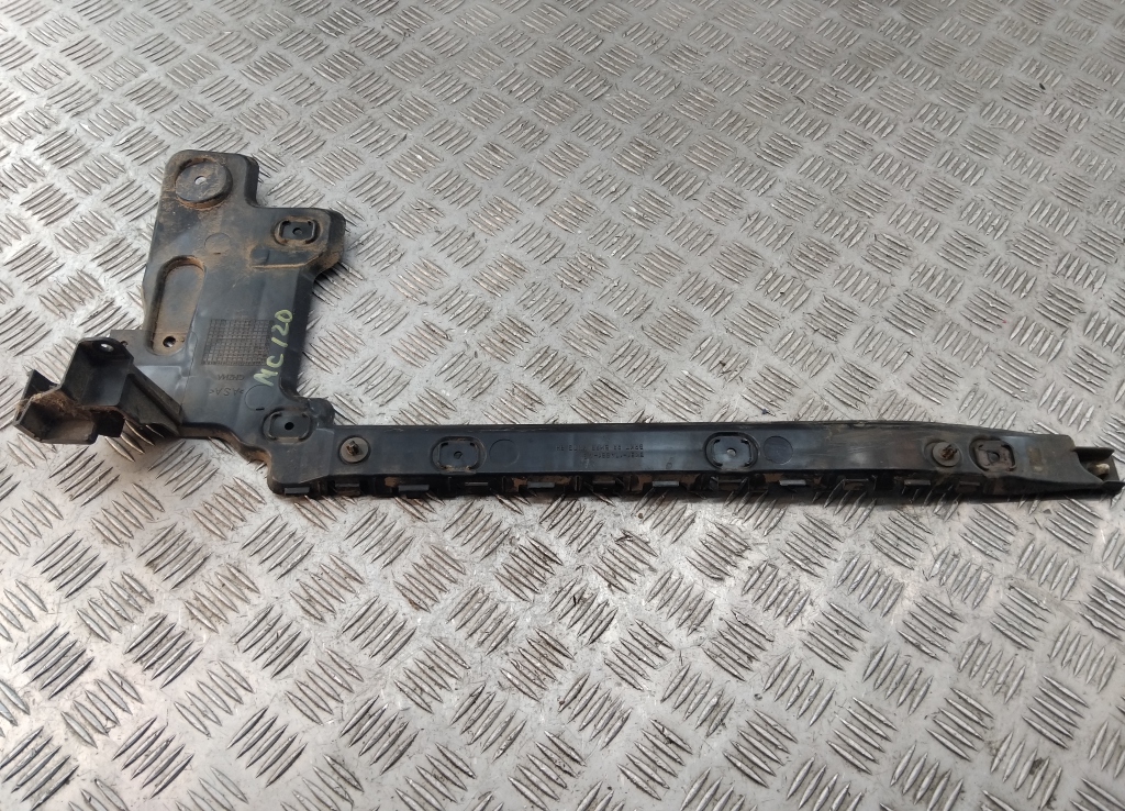 Кронштейн заднего бампера правый