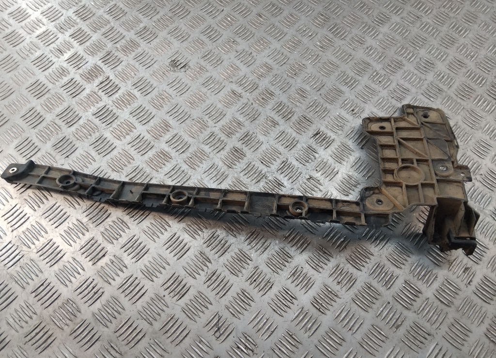 Кронштейн заднего бампера правый